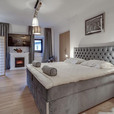 Fužine Sobe "Ela" Bed & Breakfast エクステリア 写真