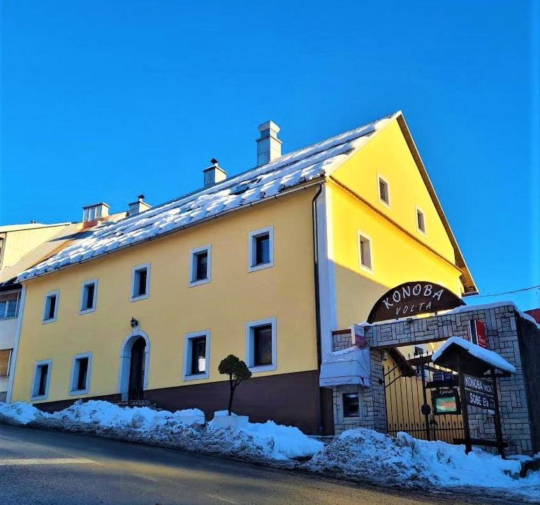 Fužine Sobe "Ela" Bed & Breakfast エクステリア 写真