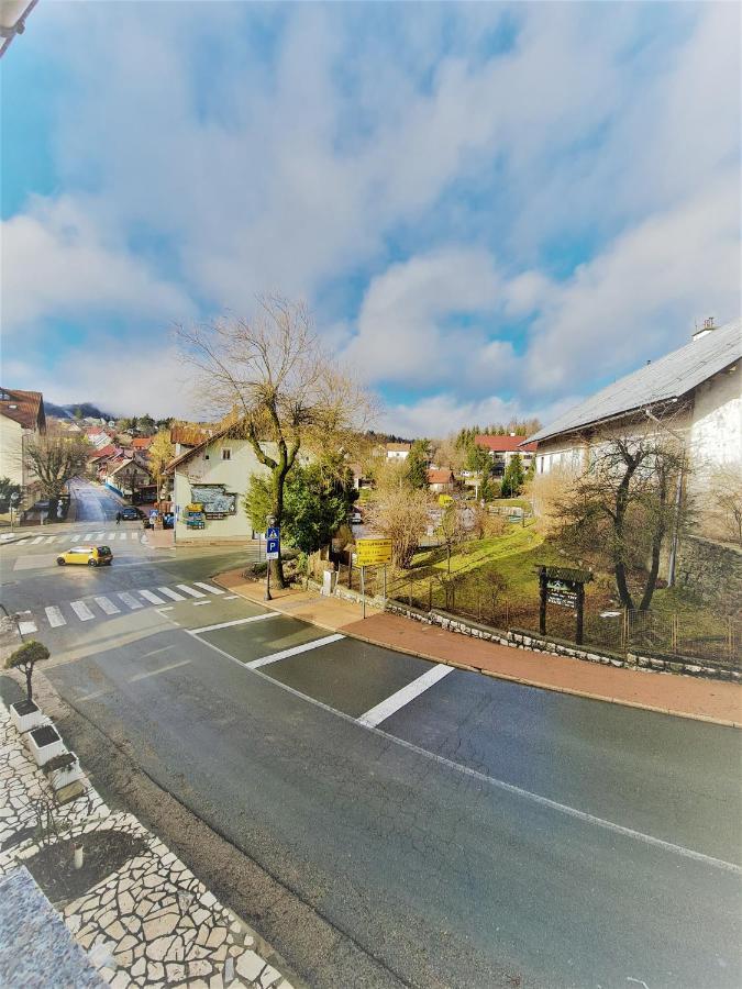 Fužine Sobe "Ela" Bed & Breakfast エクステリア 写真