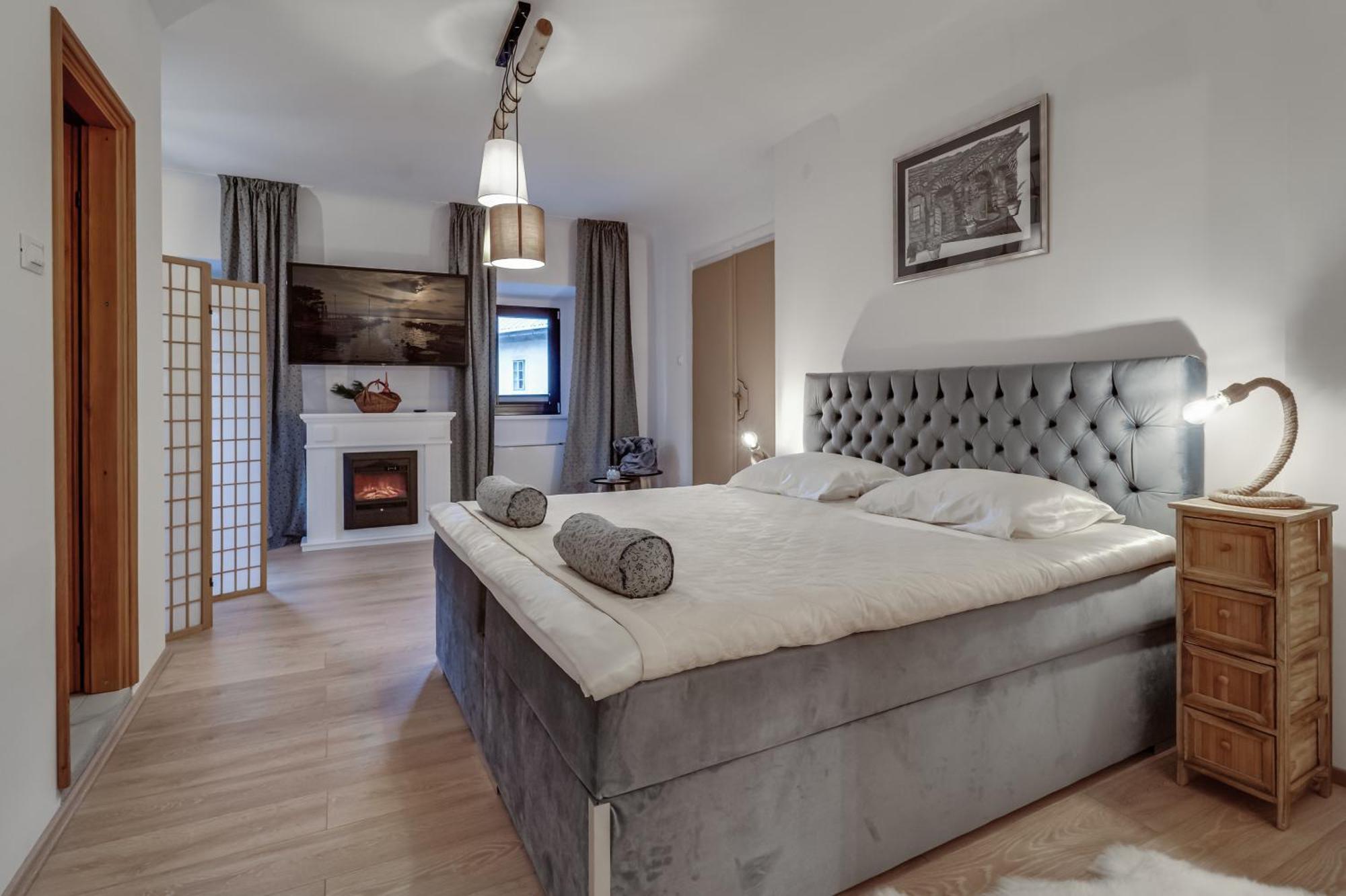 Fužine Sobe "Ela" Bed & Breakfast エクステリア 写真