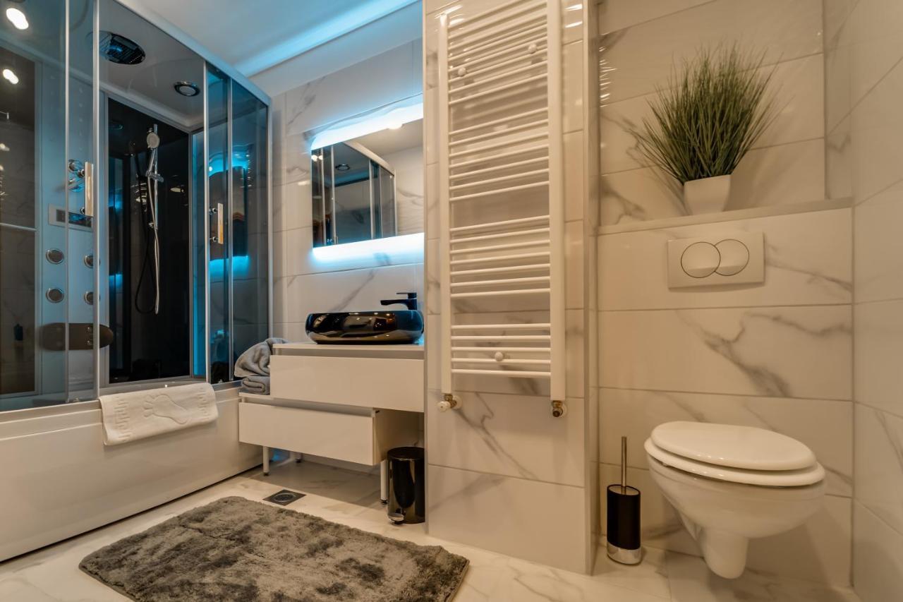 Fužine Sobe "Ela" Bed & Breakfast エクステリア 写真
