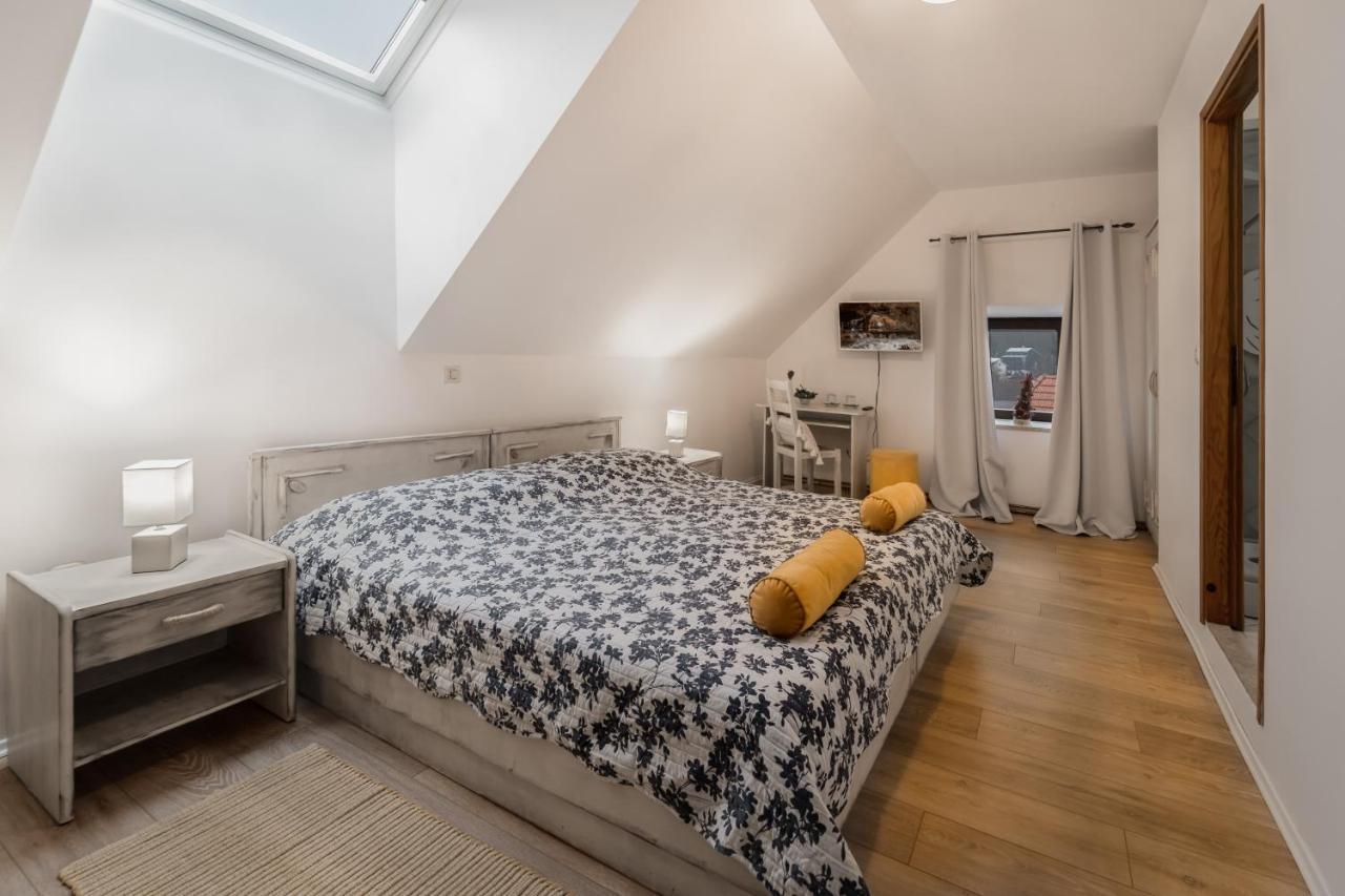 Fužine Sobe "Ela" Bed & Breakfast エクステリア 写真